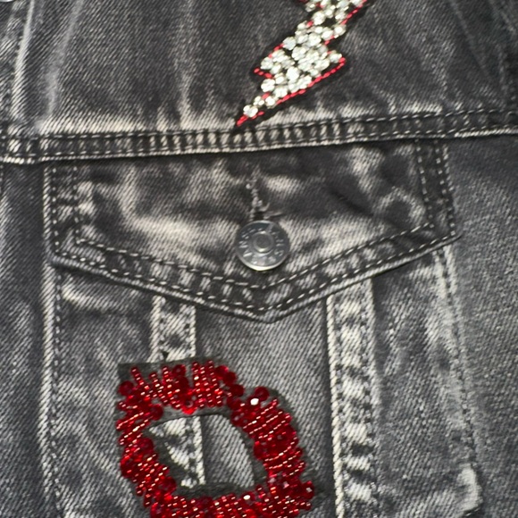 Embroidered Black Denim Jacket with Floral Accents - Picture 4 of 10